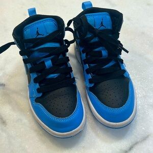 Nike Air Jordan Mid Size 12 boys